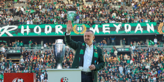 Büyükakın, hem Kocaelispor’u, hem de taraftarı kutladı