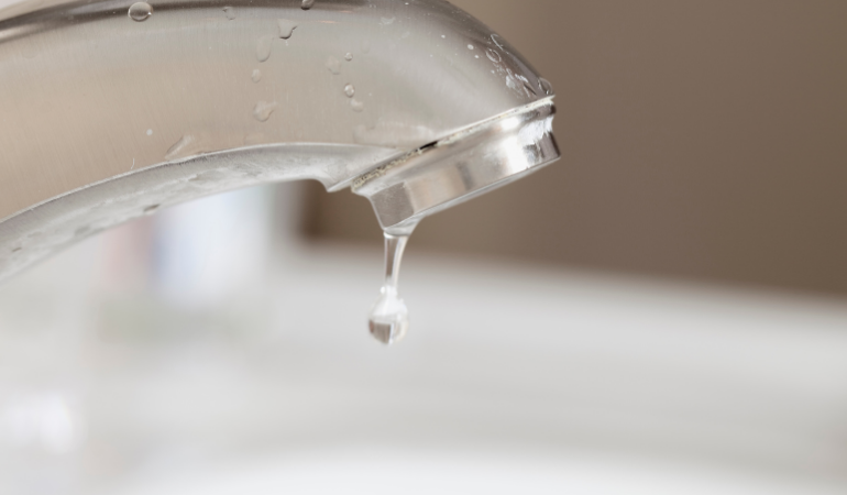 Gölcük’te su kesintisi vatandaşları çileden çıkardı