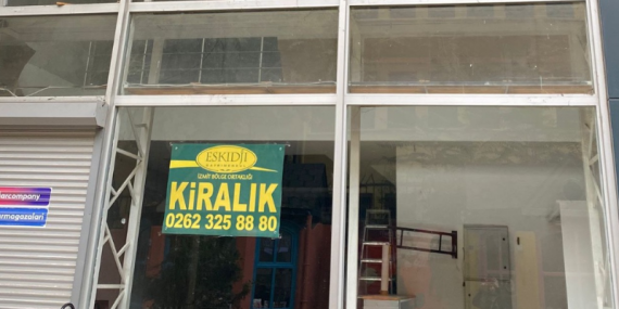 Kızlar Giyim kapandı!
