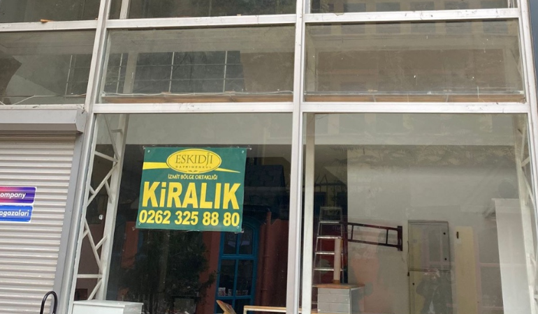 Kızlar Giyim kapandı!