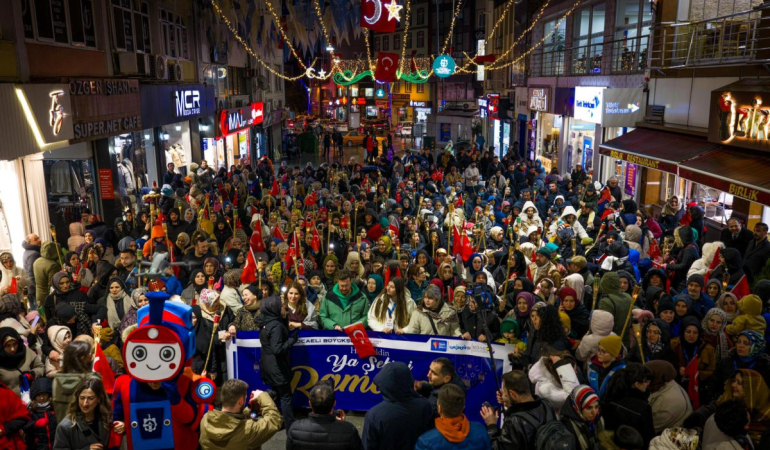 Ramazan’a özel “Fener Alayı” ile aydınlandı