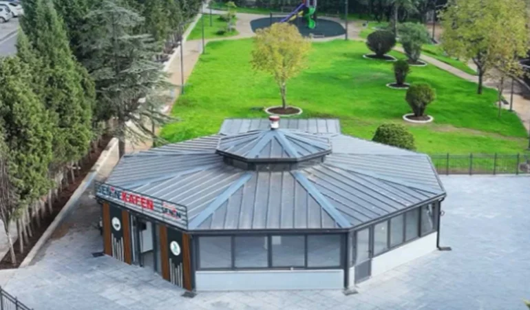 Derince’de maç heyecanı! Çay ve kahvaltı ikram