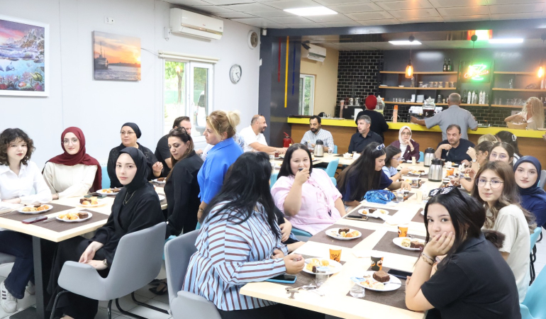 Beyaz Kalpler’de mezuniyet heyecanı